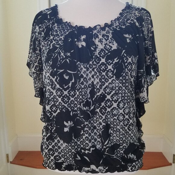 Van Heusen Tops - Van Heusen Black & white top sz Large